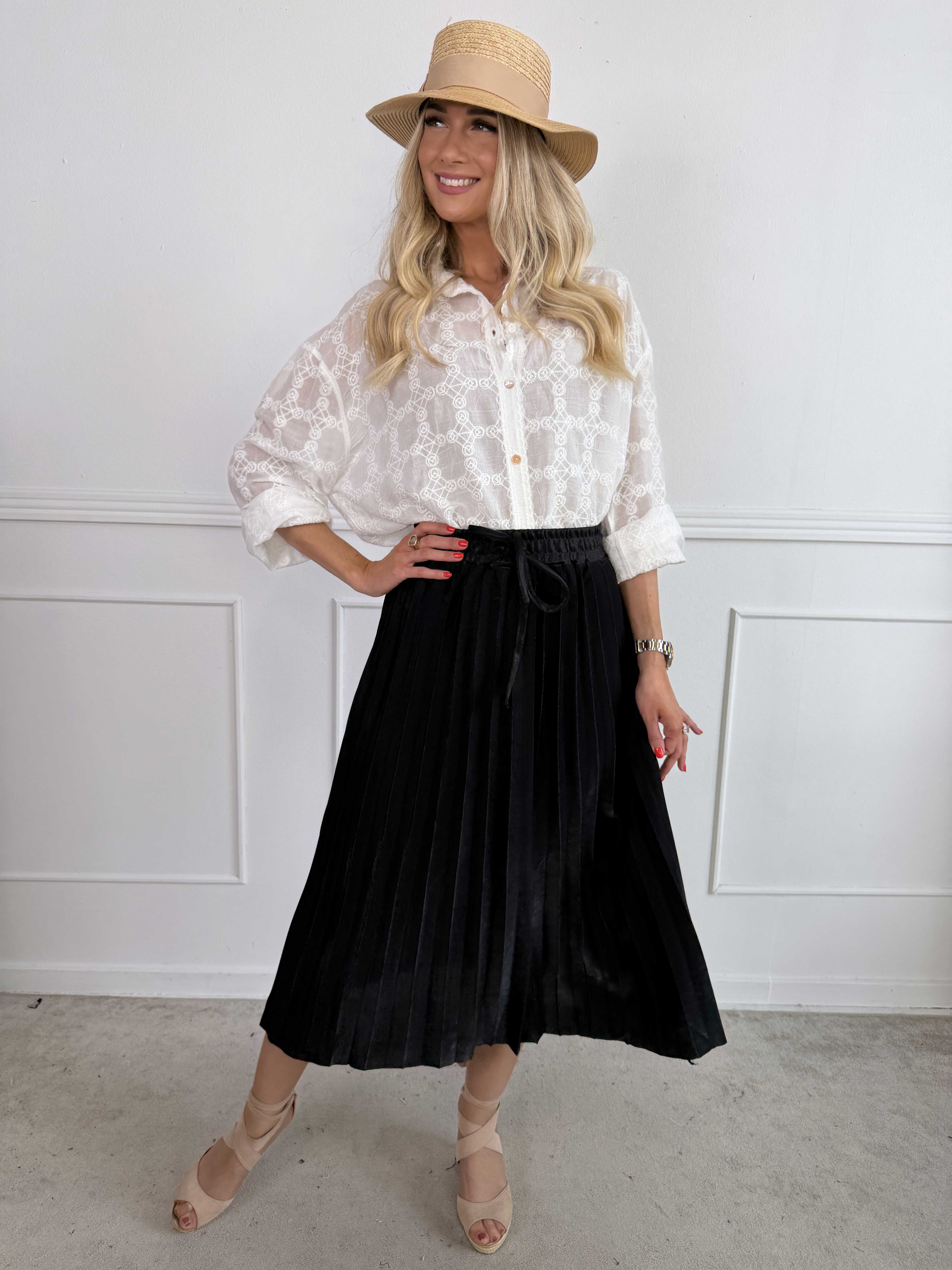 Regitze - Plisseret nederdel i let shiny materiale med elastik i taljen